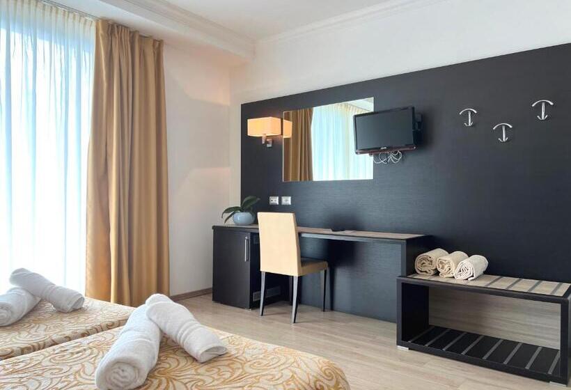 Номер Deluxe Вид на Озеро, Village Bazzanega   Montagnoli Group