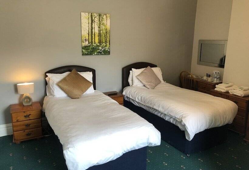 Номер Стандарт, The Clee Hotel   Cleethorpes, Grimsby, Lincolnshire