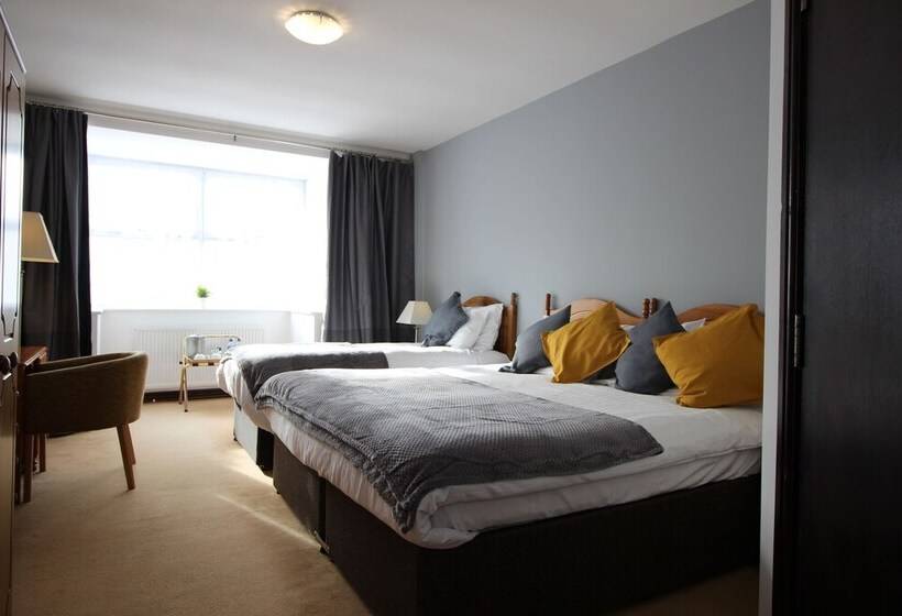 Семейный Номер, The Clee Hotel   Cleethorpes, Grimsby, Lincolnshire