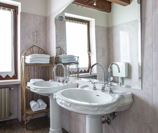 اتاق استاندارد سه نفره, Relais Ca  Maddalena