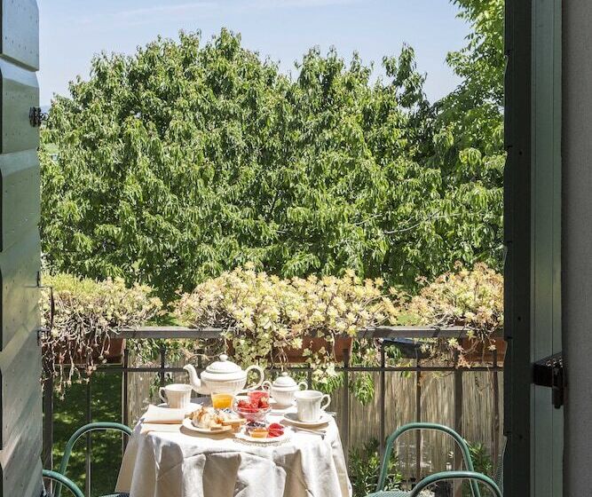 غرفة قياسية ثلاثية, Relais Ca  Maddalena