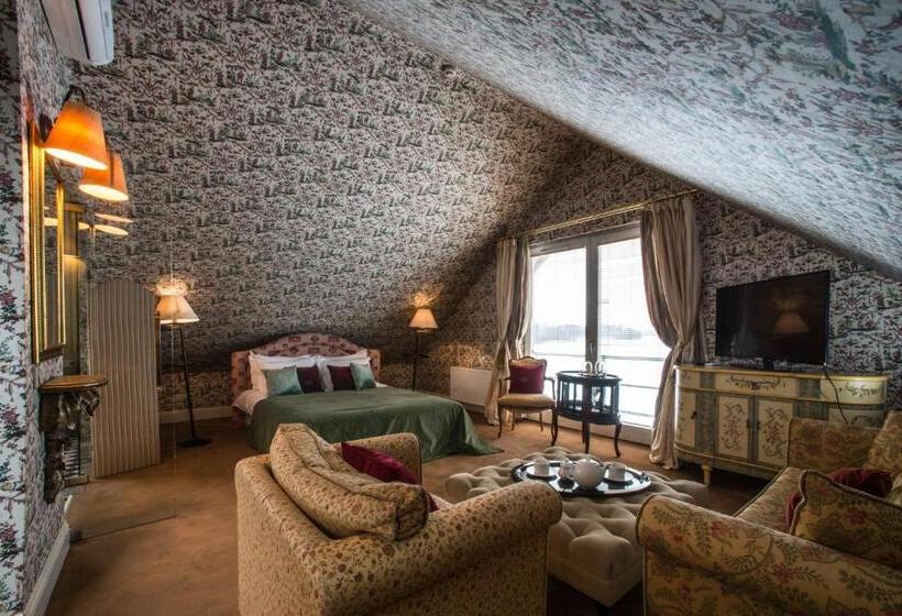سوئیت با چشم‌انداز, Apvalaus Stalo Klubas Gastro & Spa