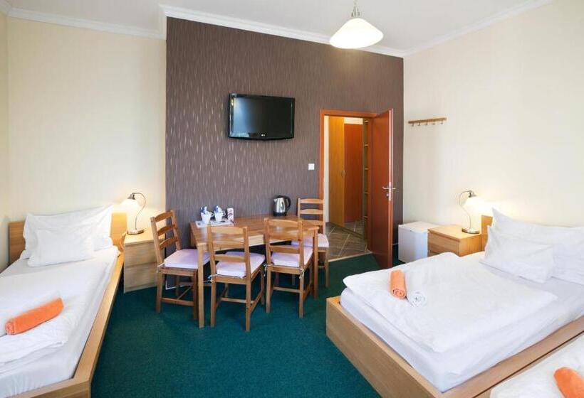 غرفة قياسية ثلاثية, Pytloun Self Check In Hotel Liberec