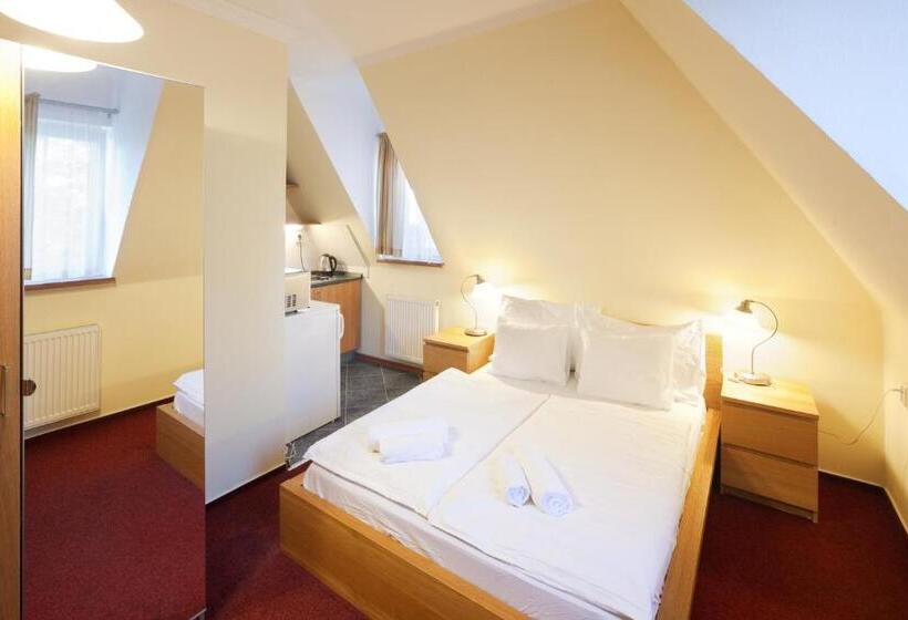 إستديو عائلى, Pytloun Self Check In Hotel Liberec