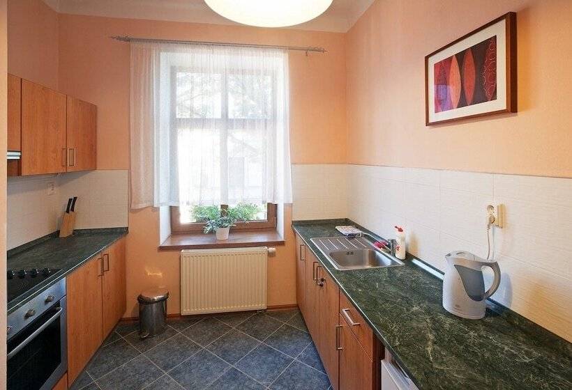 إستديو عائلى, Pytloun Self Check In Hotel Liberec