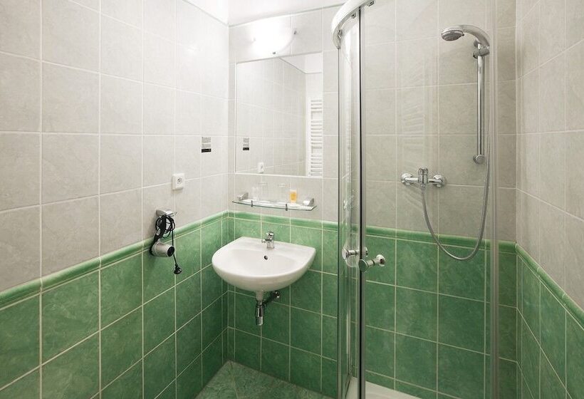 غرفة عائلية, Pytloun Self Check In Hotel Liberec