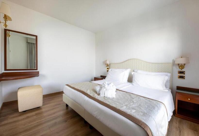 Полулюкс Вид на Озеро, Villa Capri
