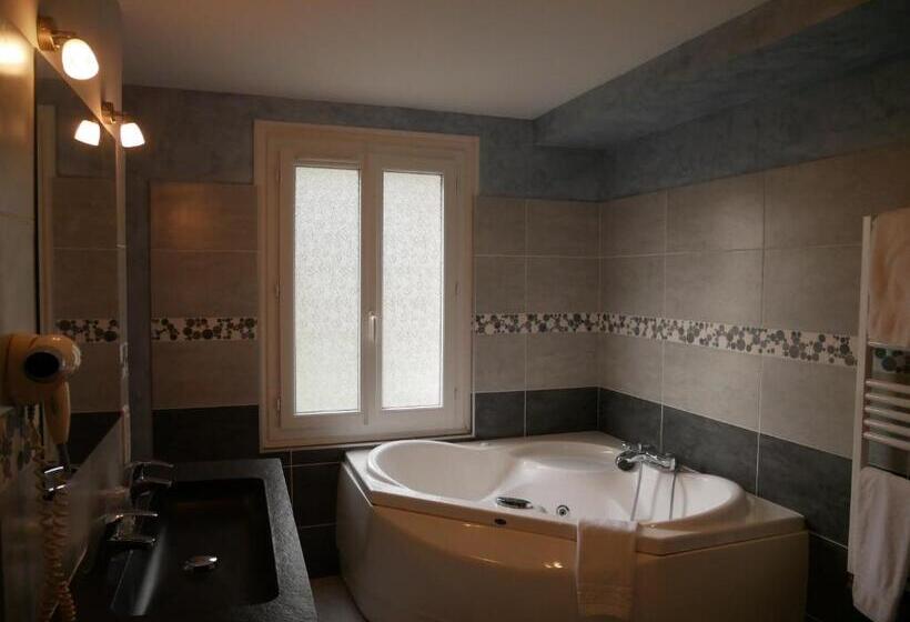 行政房间, Logis Domaine De Valaudran