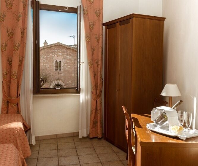 اتاق استاندارد سه نفره, San Pietro