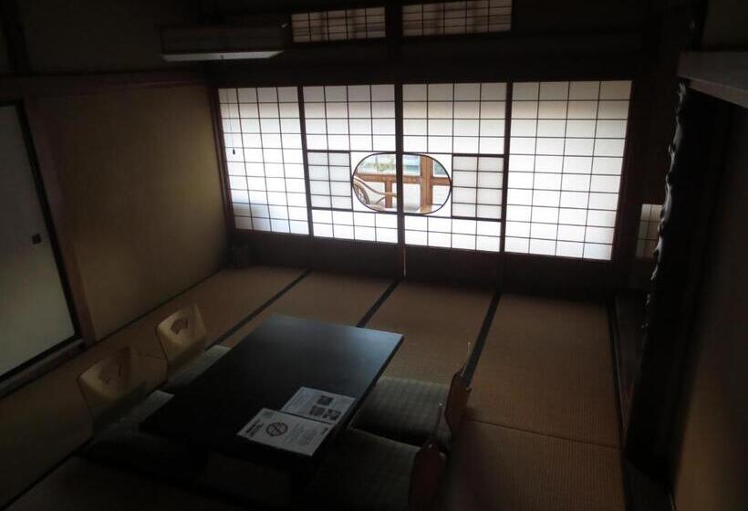 Семейный Номер Совместный Санузел, K S House Ito Onsen  Historical Ryokan Hostel