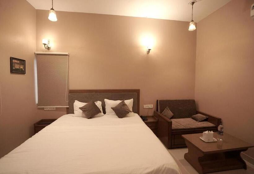 Quarto Deluxe, Devendragarh Palace   Luxury Paying Guest House