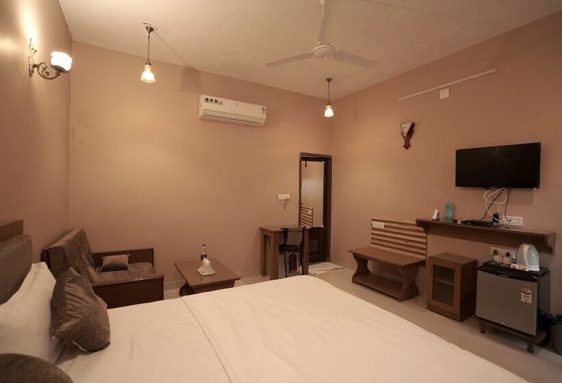 Quarto Deluxe, Devendragarh Palace   Luxury Paying Guest House