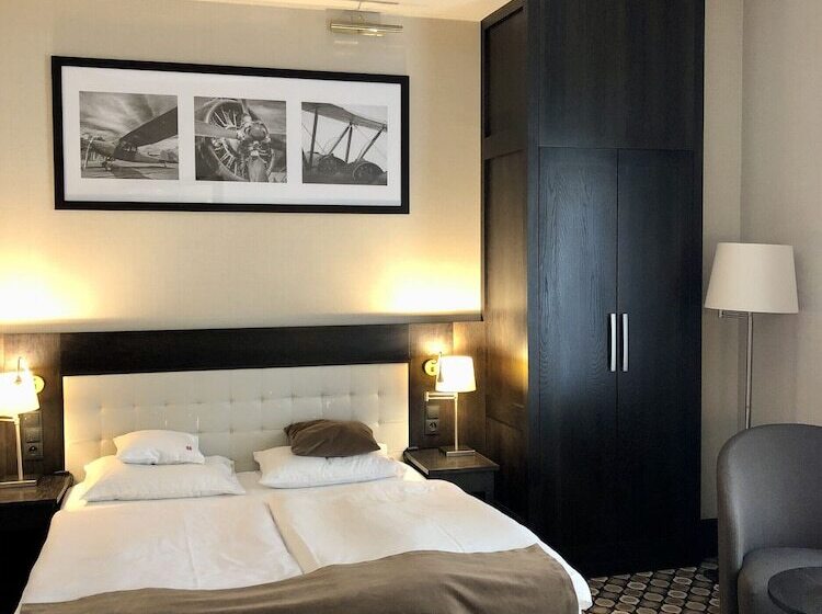 Номер Премиум, Red Baron Hotel & Restaurant