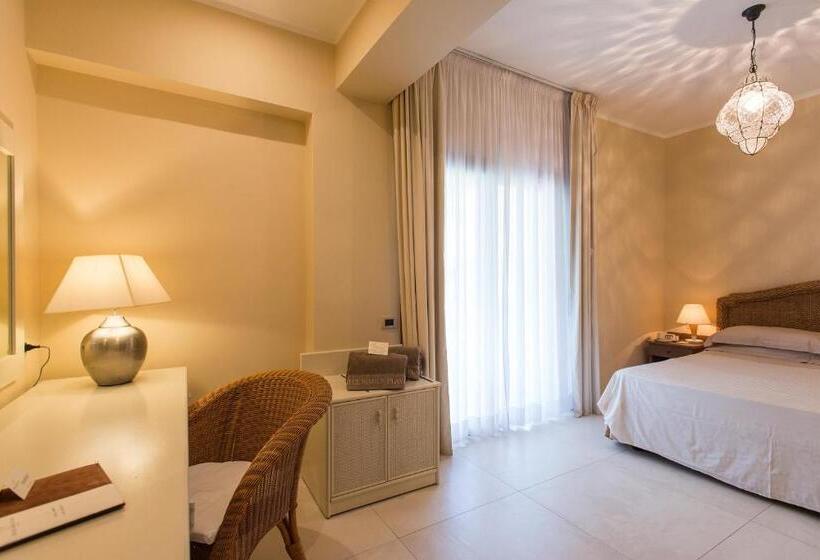 Классический Номер, Simius Playa