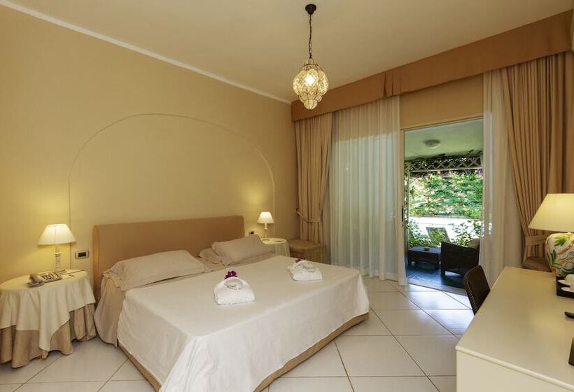 Номер Superior, Simius Playa