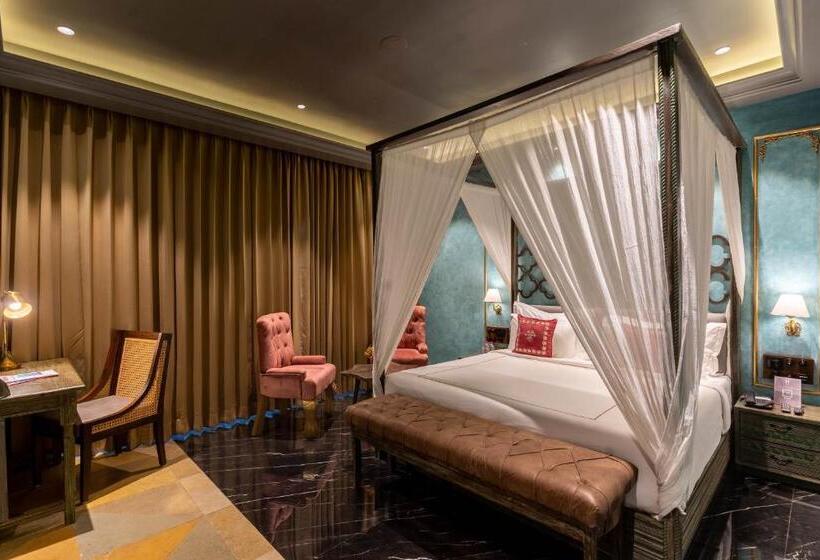 Suíte Cama King, Historia Royal