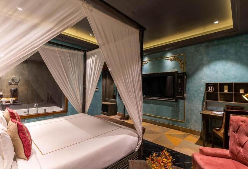 Suíte Cama King, Historia Royal