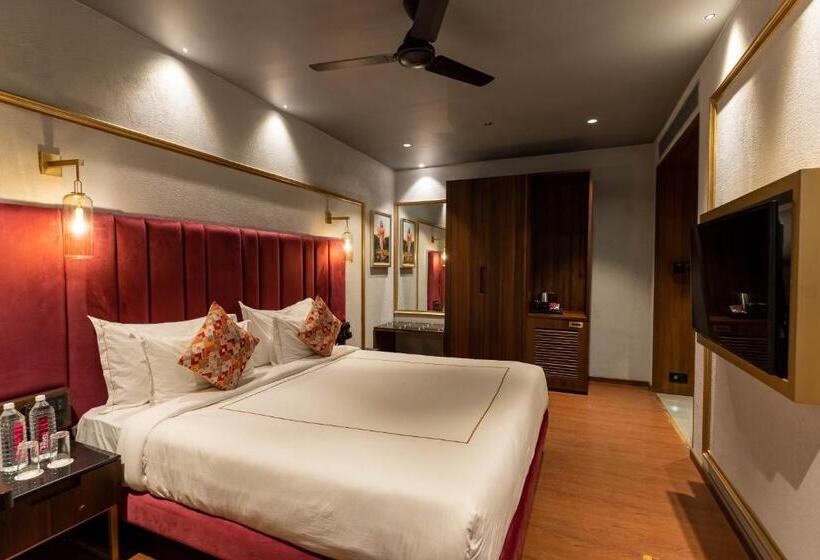 Quarto Deluxe, Historia Royal
