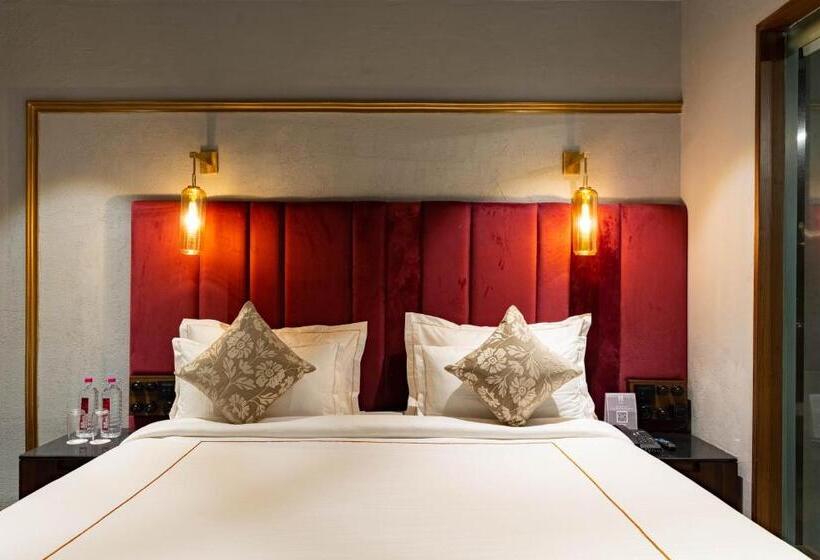 Quarto Estandar Cama King, Historia Royal