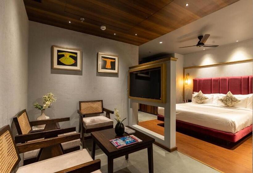 Quarto Estandar Cama King, Historia Royal