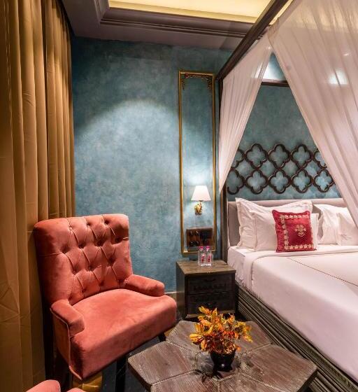 Suíte Cama King, Historia Royal