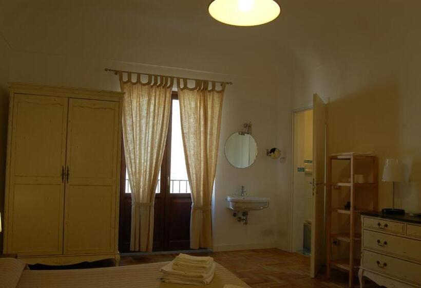 标准间, Federico Secondo B&b