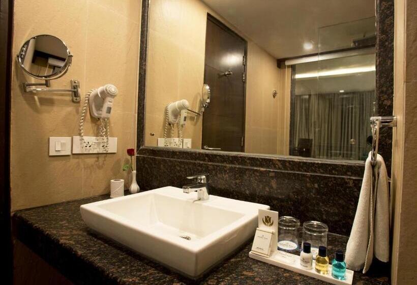 اتاق کلوب با چشم‌انداز, Golden Tulip Chandigarh, Panchkula