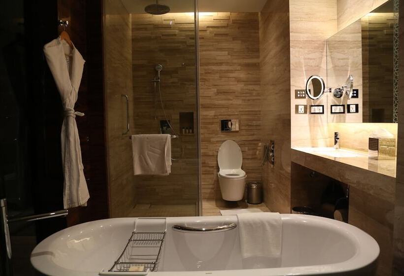 اتاق کلاب, Taj City Centre  Gurugram