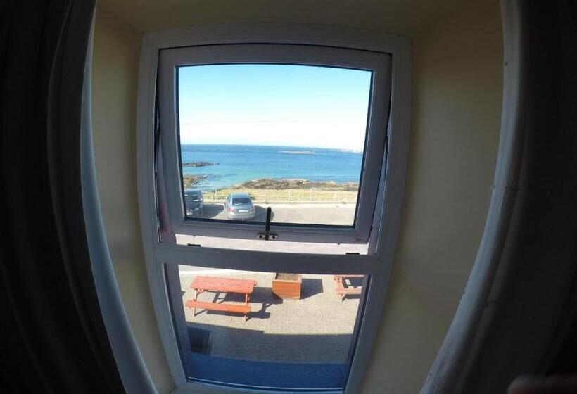 Семейный Номер, The Seaview Tavern