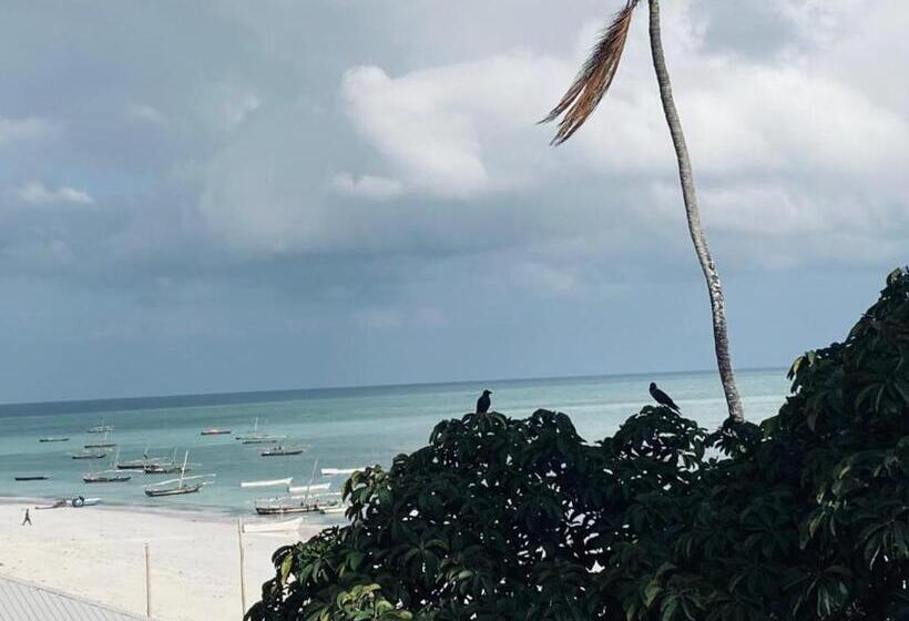 Номер Стандарт Трехместный, Room In Bb   Room Ally At The Beach For 2 3 Guests