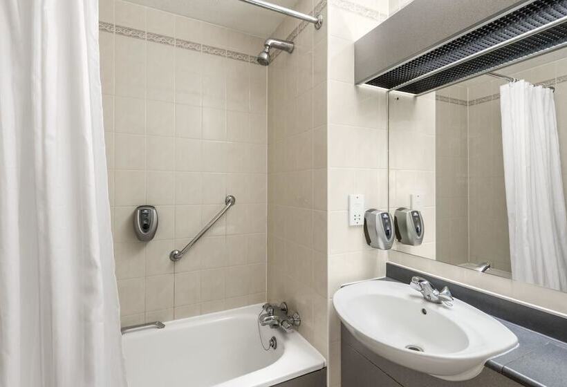 اتاق استاندارد برای معلولان, Days Inn Chesterfield   Tibshelf