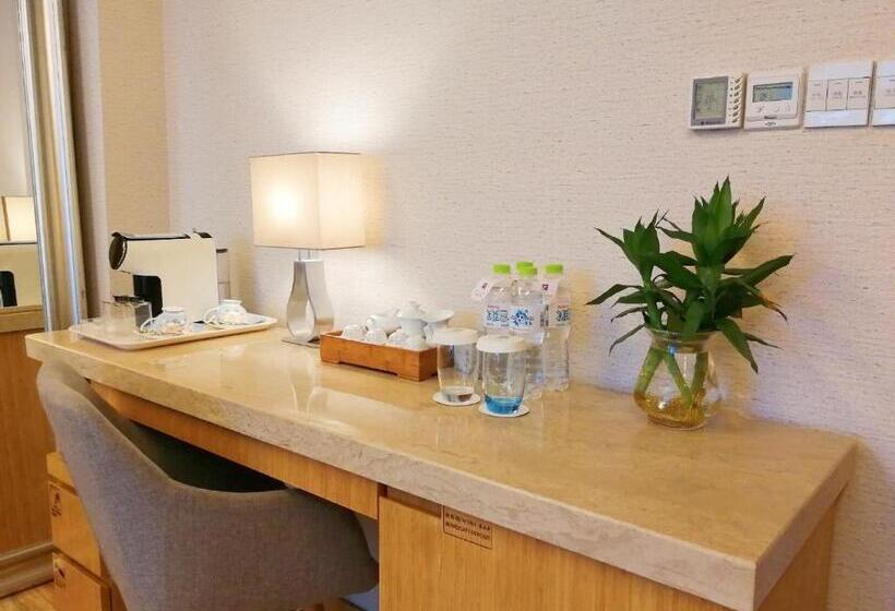 Люкс Вид на Сад, H Hotel Riverside