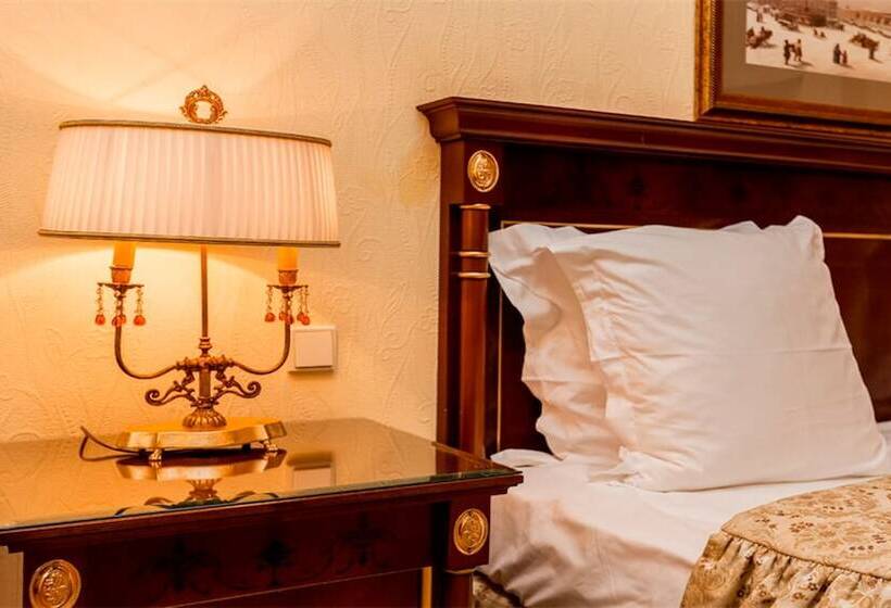 Номер Deluxe, Petroff Palace Boutique