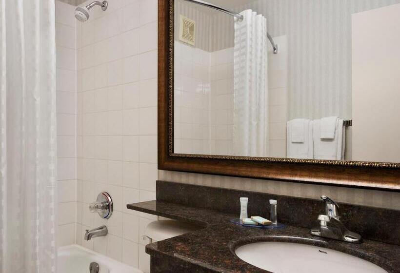 Люкс Deluxe Кровать Кинг, Travelodge By Wyndham Meadow Lake