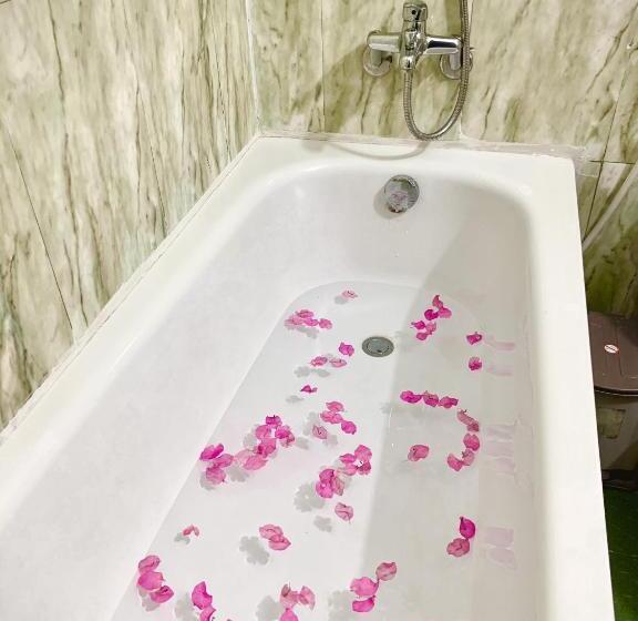 اتاق خانوادگی, Jade