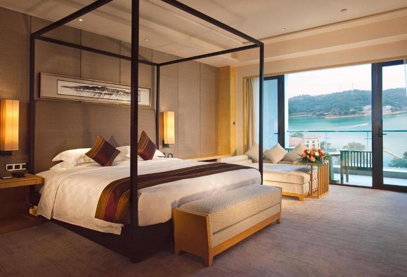 Номер Deluxe Вид на Озеро, Mels Weldon Evergreen Lake Hotel Heyuan