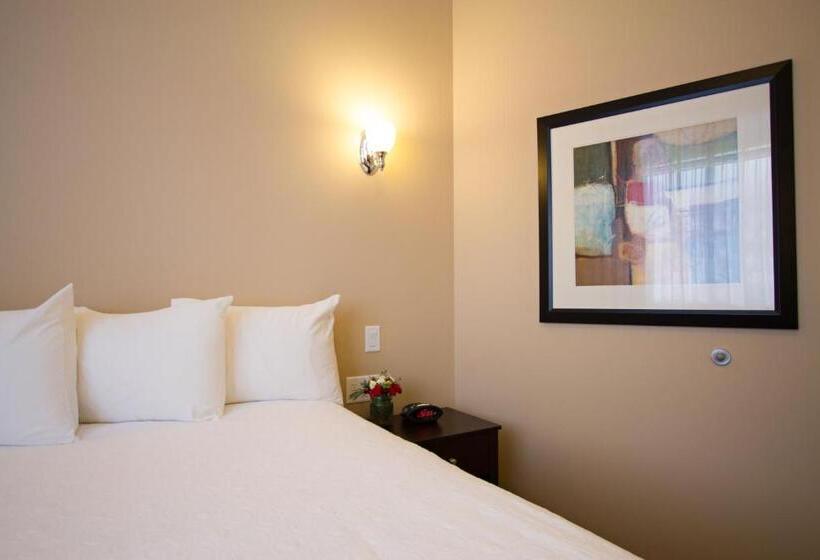 带大床的套房, Glenwood Inn & Suites