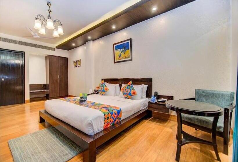 سوییت لوکس, Rockland Panchsheel Enclave