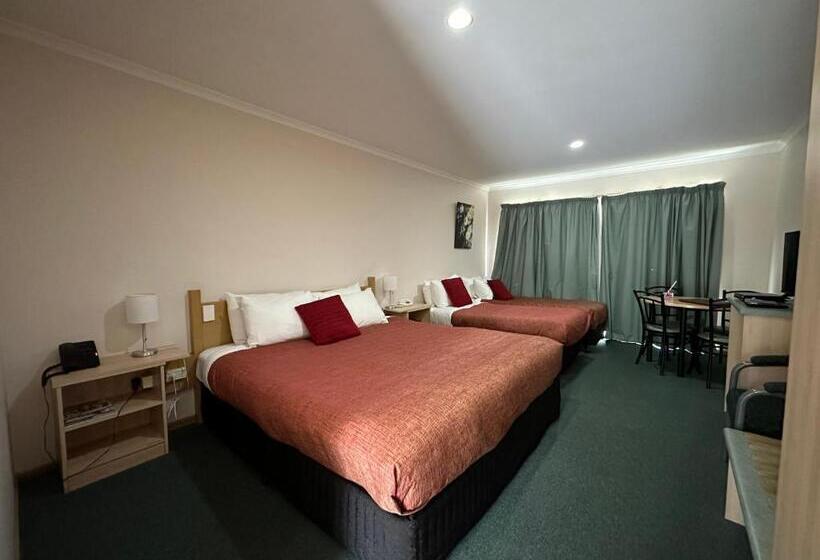 패밀리 룸, Rose Garden Motel