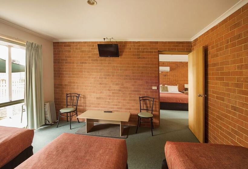 패밀리 룸, Rose Garden Motel