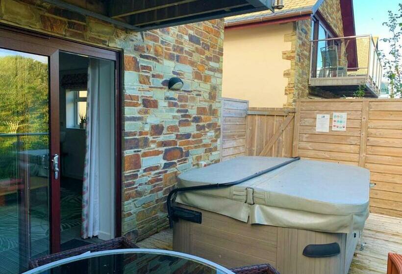 Дом 2 Спальни, Waveside Waterside With Hot Tubresort Poolgym