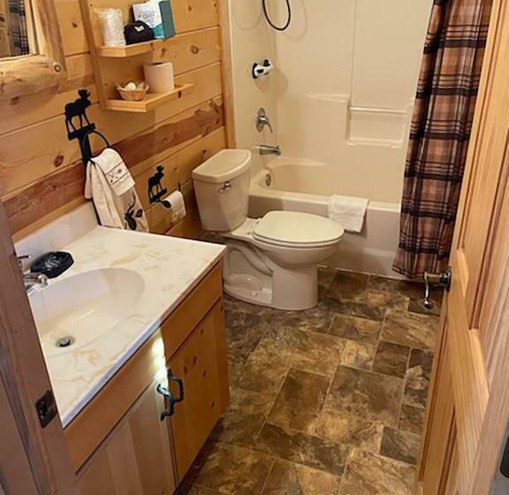 패밀리 스위트, Badlands Frontier Cabins