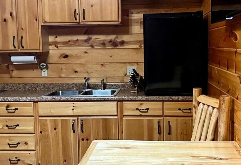 패밀리 스위트, Badlands Frontier Cabins