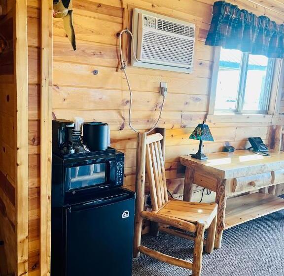 디럭스 룸 킹사이즈 침대, Badlands Frontier Cabins