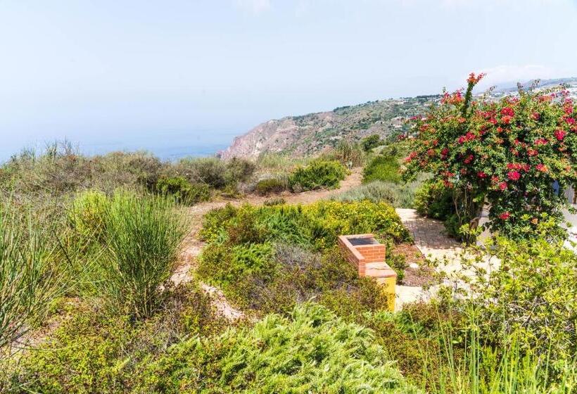 سوییت با چشم‌انداز دریا, Country Houses Monte Delle Cristule