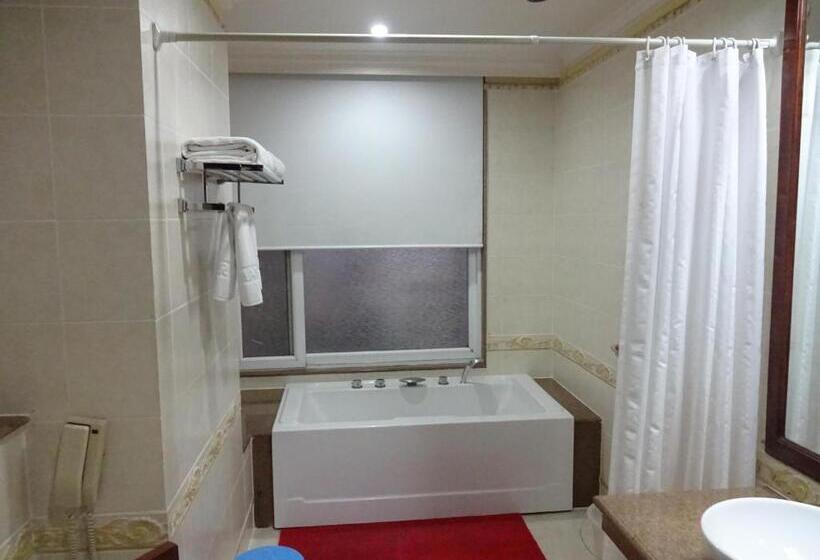 디럭스 룸, Mayfair Spa Resort & Casino