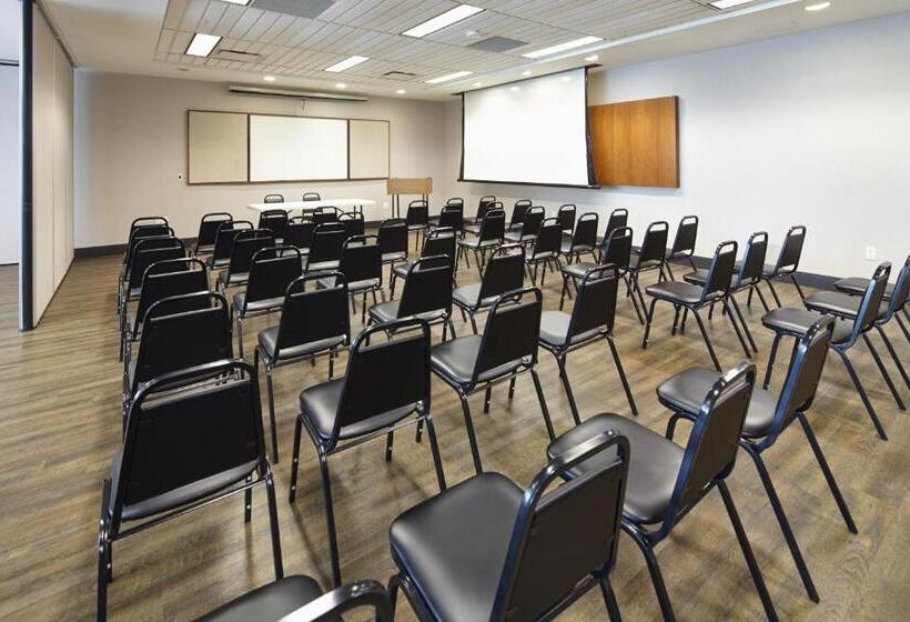 סוויטת 2 חדרי שינה, Residence & Conference Centre   Hamilton
