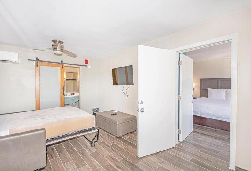 Люкс Deluxe Кровать Кинг, Seven Hills Suites