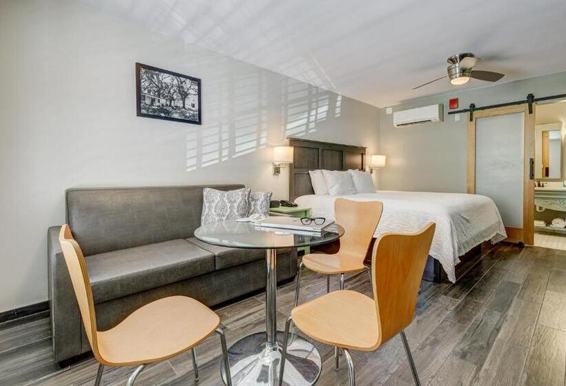 Номер Стандарт Кровать Кинг Адаптированный для Инвалидов, Seven Hills Suites