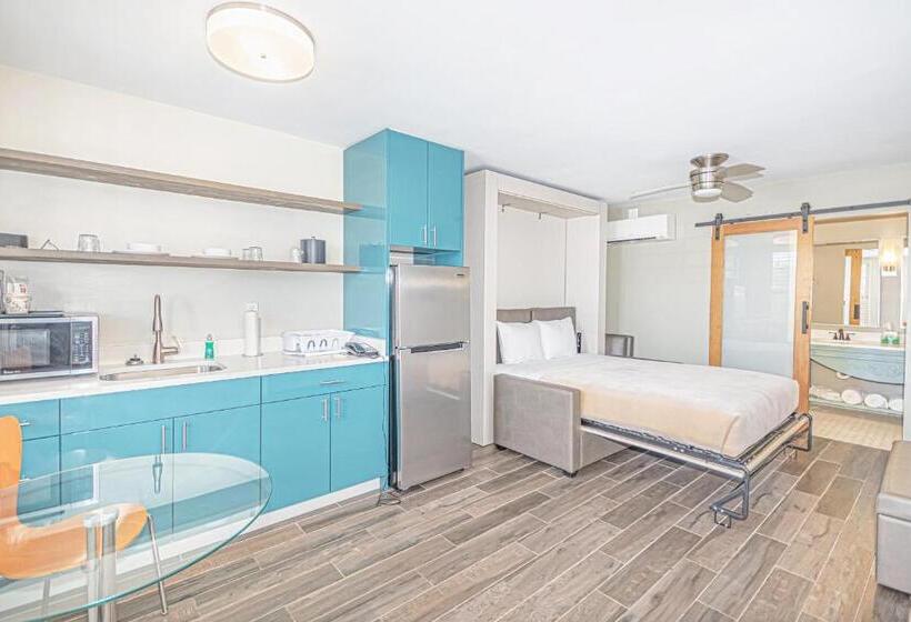 Люкс Кровать Кинг, Seven Hills Suites